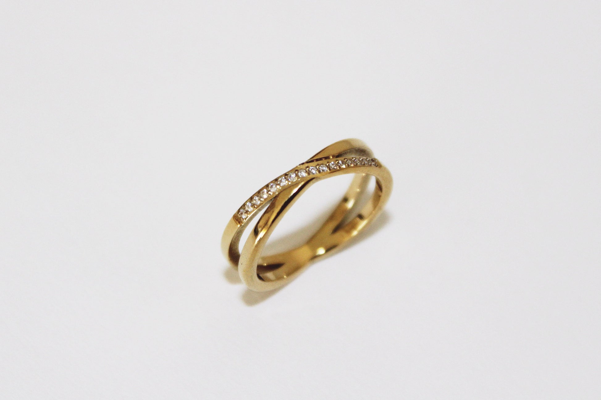 Anillo Entrelazado Brillos